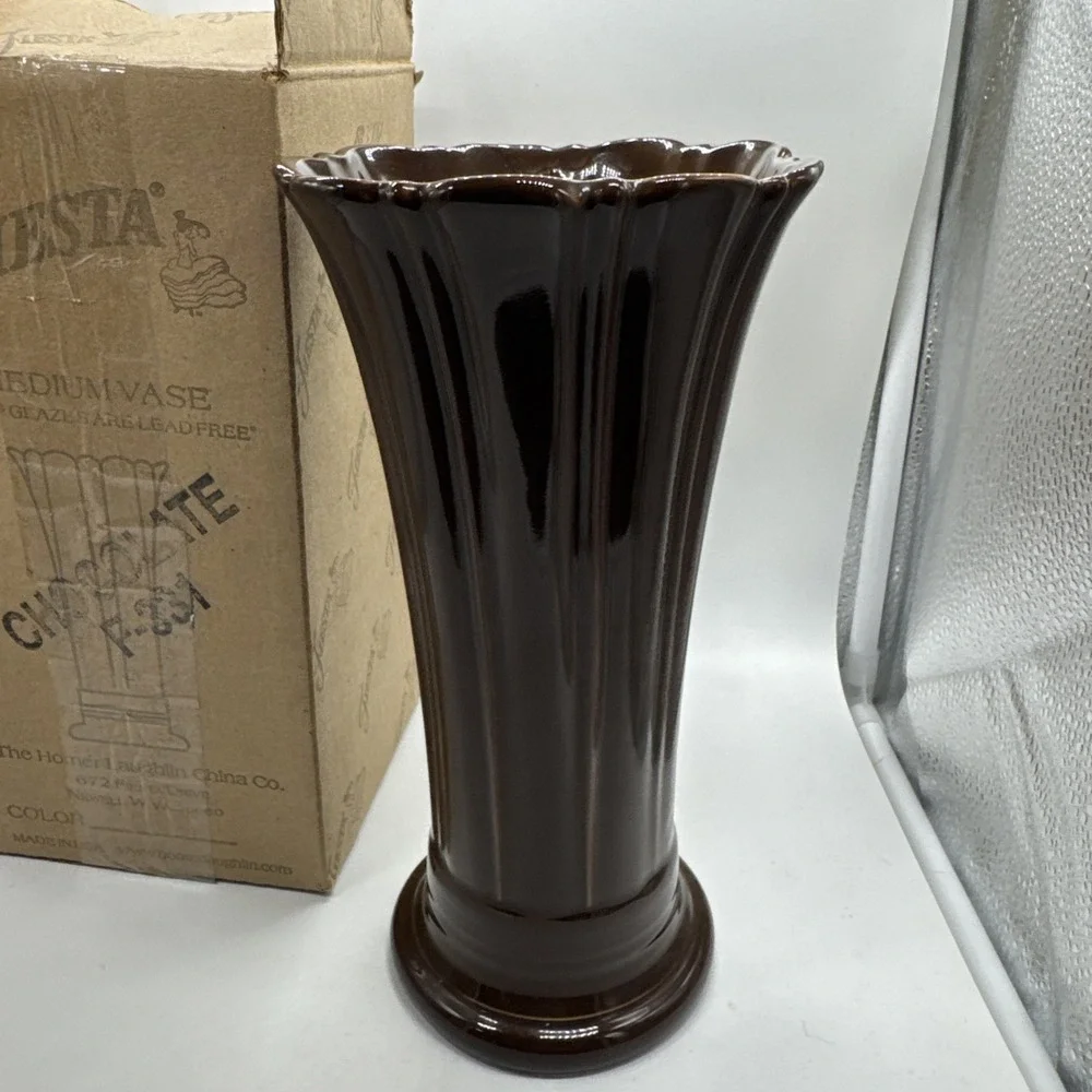 VASE chocolate brown HOMER LAUGHLIN FIESTA 9 5/8